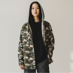 H&M divided camouflage cotton button down hoodie